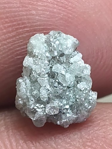 Diamante grezzo grigio