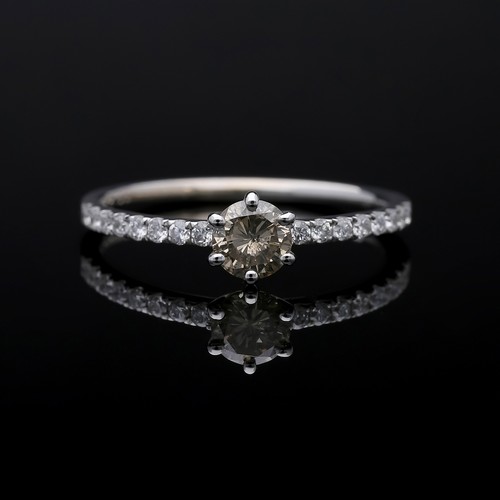 Anello fidanzamento diamanti