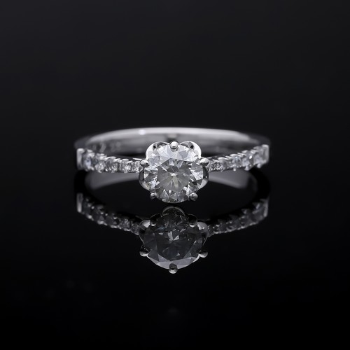 Anello fidanzamento diamanti